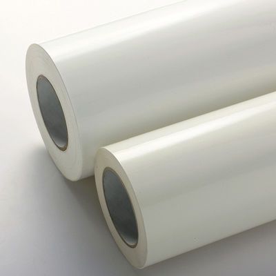 Chất liệu nhãn in bằng giấy phủ 80gsm với độ dày 72±5% và độ bền xẻ ≥9N 90°